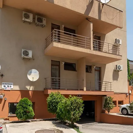 Lux, Herastrau Own Yard Apartment Bucharest