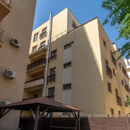 Lux, Herastrau Own Yard